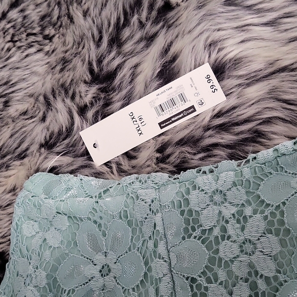 NWT. Mint lace top - Picture 2 of 3